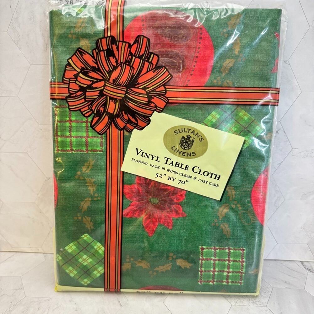 NOS Vtg Christmas Vinyl Tablecloth Sultan's Linens Green Red Flannel Back 52x70”